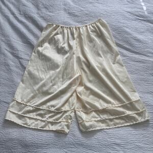 Large Bloomers, Pastel Yellow Cream, Nylon, Comfort Choice